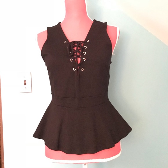 👌🏽 BLACK TANK TOP  F21 - Picture 1 of 5